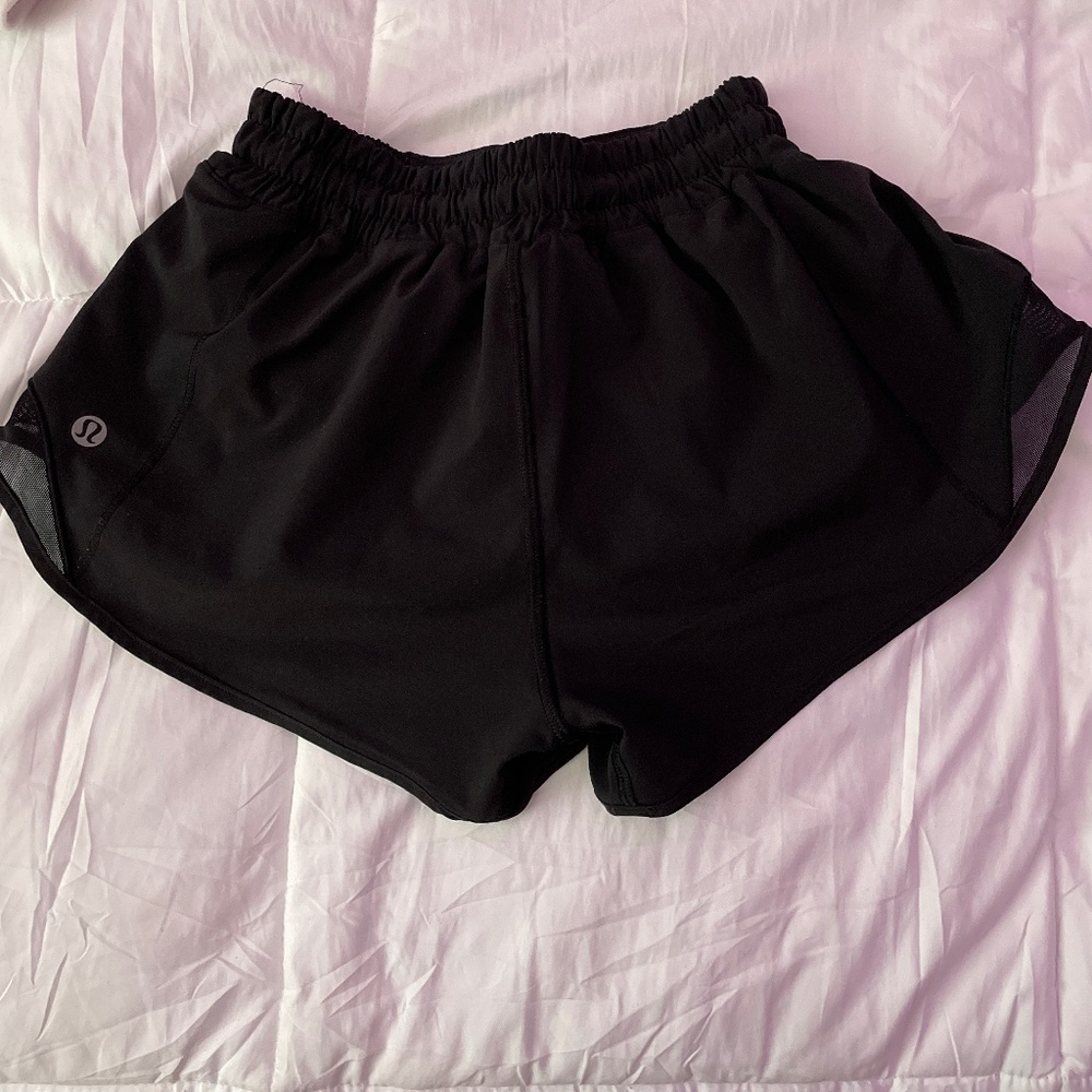black lululemon hotty hot shorts